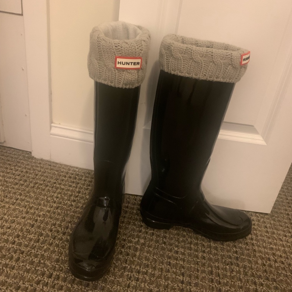 TALL GLOSSY HUNTER RAIN BOOTS (socks included)